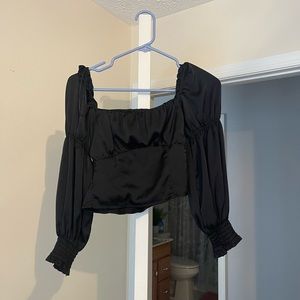 Black long sleeve fashionable crop top